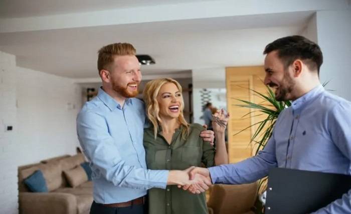 The Insider’s Guide to Estate Agents in the UK: What to Look For 8